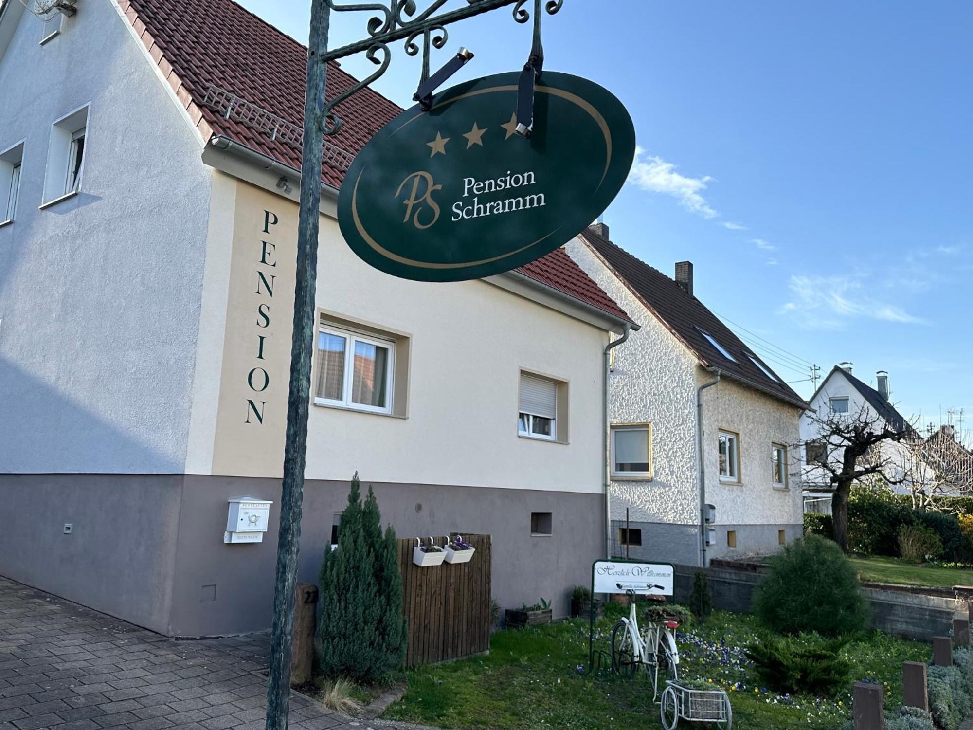 Pension Schramm 카를스루에 외부 사진